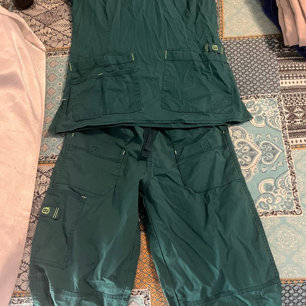 WonderWink Women's Green Scrub Set